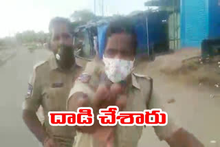 Police crush a fruit vendor at narayankhed