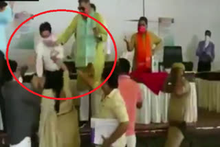 BJP councillor from Uttar Pradesh's Mathura beats municipal commissioner with slippers