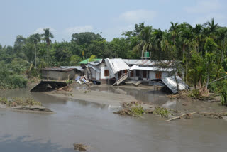 Assam flood  76 dead in assam flood  assam flood news  people affected in assam flood  36 lakh  അസമിൽ വെള്ളപ്പൊക്കം രൂക്ഷമായി തുടരുന്നു  76  അസമിൽ വെള്ളപ്പൊക്കം  വെള്ളപ്പൊക്കം