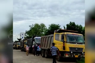 seb officers seized sand illegal transport in prakasam dst