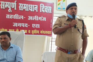 जानकारी देते पुलिस प्रशासन