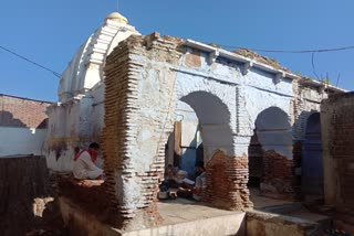 The pagoda of the city is dilapidated