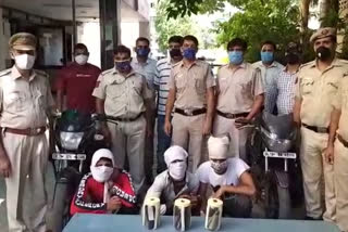 Pandu Nagar police arrested two looters