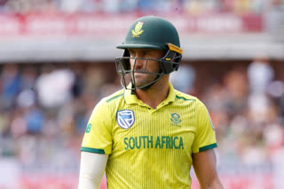 Faf du plessis donated his bat and jersey to feed the needy children