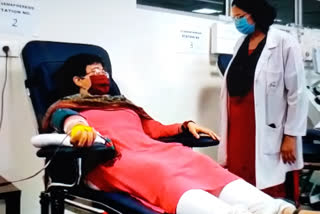 aap leader atishi donates blood plasma at institute of liver and biliary sciences in vasant kunj delhi