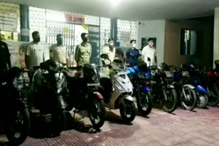 police-arrested-13-accused-in-bike-theft-case-in-raigarh