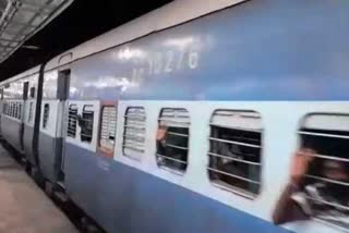 کشمیر: ریلوے اسٹاف کے لیے خصوصی ٹرینیں؟