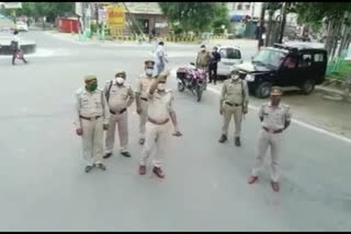 Ghaziabad Police challan lockdown violators