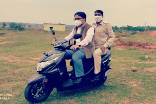 Jamtara DC reached MNREGA planning site by driving scooty