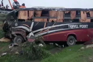 many people died in road accident in kannauj  road accident uttarpradesh  ഉത്തർപ്രദേശിൽ വാഹനാപകടം  accident  അഞ്ച് പേർ മരിച്ചു