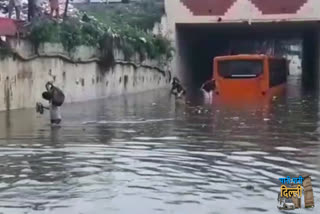 People faceing waterlogging problem in Zakheera Underpass of Delhi