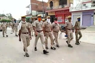 पुलिस प्रशासन दिखी सड़कों पर, Police administration on streets