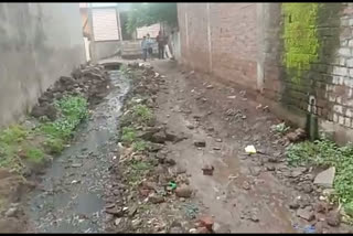 Residents in Jhabua upset with dirt