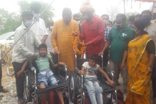 Distribution of bicycles to the differently abled, राशन और साइकिल वितरण कार्यक्रम