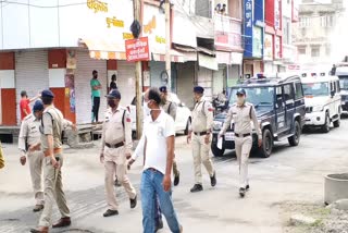 Flag march for Sunday lockdown in Dewas