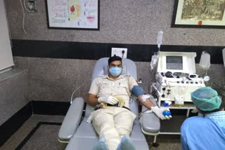 24 Delhi Police personnel donated plasma in AIIMS in presence of Dr. Harsh Vardhan