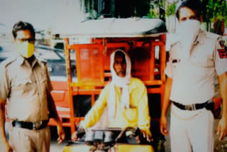 Delhi police arrested e-rikshaw theift in Najafgarh