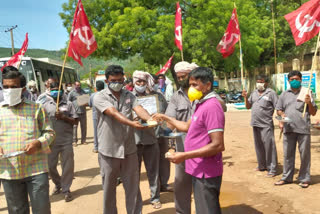 hamalies working in wines shops were begged at kadapa depot