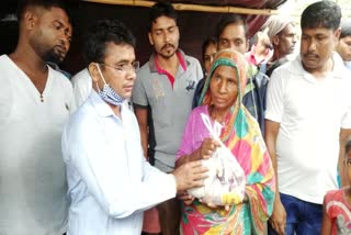 Flood Relief by Youth BJP leader at Barpeta kalgacia