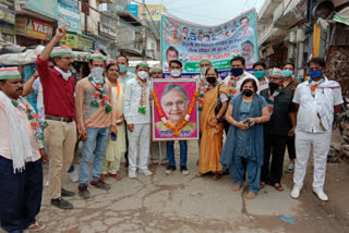 Congress workers pay tribute to former CM Sheila Dixit in Kiradi