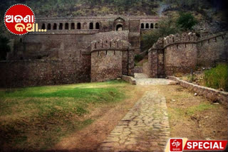 History & Mystery Behind Bhangarh fort,  India's Most Haunted place, Bhangarh fort, ଭାନଗଡ଼ ଦୁର୍ଗ, ଇତିହାସ ରହସ୍ୟ ଆଉ ଭୟ, unknown facts abut bhangarh fort, unknown facts, ଅଜଣା କଥା