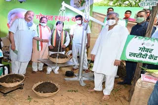 2-thousand-quintal-dung-was-purchased-on-first-day-in-chhattisgarh
