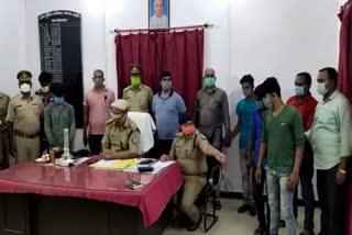 पुलिस ने सात चोरों को गिरफ्तार किया.