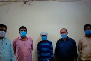 Crime branch arrested a desperate snatcher from nand nagri in delhi