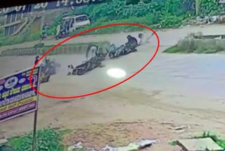 bike-gets-skid-four-bikes-fell-together-captured-in-cctv-in-karnataka