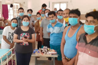 Birthday celebrated of covide infected man in covid-19 hospital in bareilly