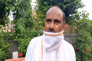 madanpur khadar east jj colony councilor husband allegation on mla and mcd