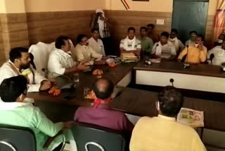 bjp leaders violated social distancing