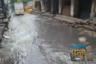 Ratia road of Sangam Vihar turned into a canal of dirty water after rain