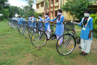 distribution-of-bicycles-in-kartala-under-saraswati-cycle-yojna-at-korba