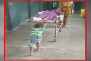 Deoria viral video  Deoria district magistrate  6-yr-old pushing strecher  Deoria news  Uttar Pradesh news  Barhaj area in Deoria  മുത്തച്ഛനെ സ്ട്രെച്ചറിൽ കൊണ്ടുപോയ ആറുവയസ്സുകാരന്‍റെ വീഡിയോ വൈറൽ  വാർഡ് ബോയിയെ പിരിച്ചുവിട്ടു