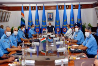 Rajnath Singh  Defence minister  IAF commanders meet  Marshal RKS Bhadauria  രാജ്‌നാഥ് സിംഗ്  പ്രതിരോധമന്ത്രി  വ്യോമസേന  എൽഎസി  ആർ‌കെ‌എസ് ബദൗരിയ