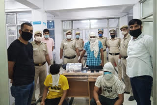 Dwarka Joint police team arrested three crooks