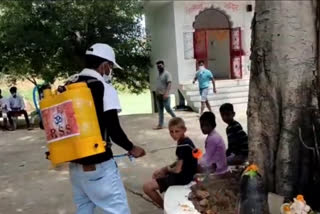 RSS volunteers took up  task of sanitization south delhi