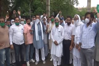 inld protests against increasing premium amount under pm crop insurance scheme in hisar