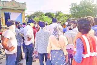 Small traders obstructing road widening works in nalgonda district