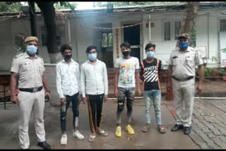 Sangam Vihar police arrested four in robbery case