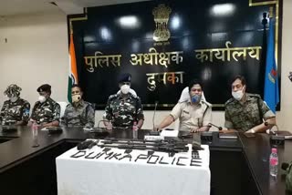 Naxalite hidden weapons found in Dumka, naxal in dumka, naxalite news of dumka, दुमका में नक्सलियों के छिपाए हथियार बरामद, दुमका में नक्सल, दुमका में नक्सलियों की खबरें