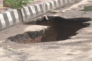 delhi Mahipalpur Bypass caved in heavy rainfall
