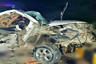 सड़क हादसे में मौत  अनियंत्रित होकर पलटी कार  गुजरात में सड़क हादसा  sirohi news  etv bharat news  road accident in palanpur  uncontrolled car overturned  death in road accident