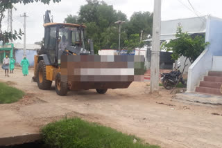 COVID-19 patient  Patient's body carried on JCB  Gadwal  Telangana  Ramapuram Village in Gadwal district  JCB  COVID-19  കൊവിഡ്  തെലങ്കാന  ഹൈദരാബാദ്  ഗദ്‌വാൾ ഗ്രാമം  കൊവിഡ് മൃതദേഹം  തിരുപ്പതി സന്ദർശനം