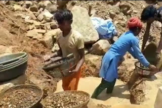 Labourer finds his shinning fortunes from diamond mine of Madhya Pradesh