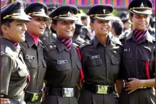 women Army officers