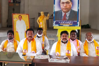 tdp leaders protest in chilakaluripet guntur district