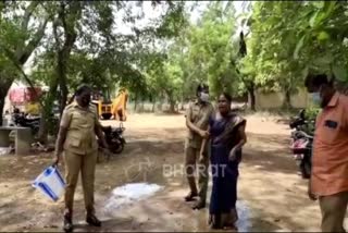 நில மோசடி செய்த அதிமுக நிர்வாகி மீது நடவடிக்கை எடுக்காததால், காவல் நிலையம் முன் பெண் தீக்குளிப்பு!