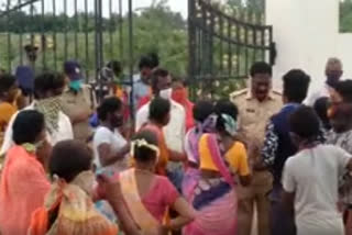 family-members-went-to-court-for-final-rites-of-relative-in-prakasam-dist